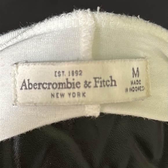 Abercrombie and Fitch wide neck T-shirt. Size M. Women’s. Excellent condition! - Picture 4 of 4